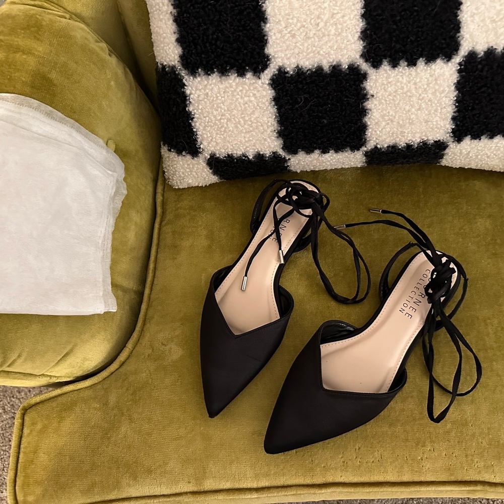 Women’s Black Journee Collection Pointed Toe Flats